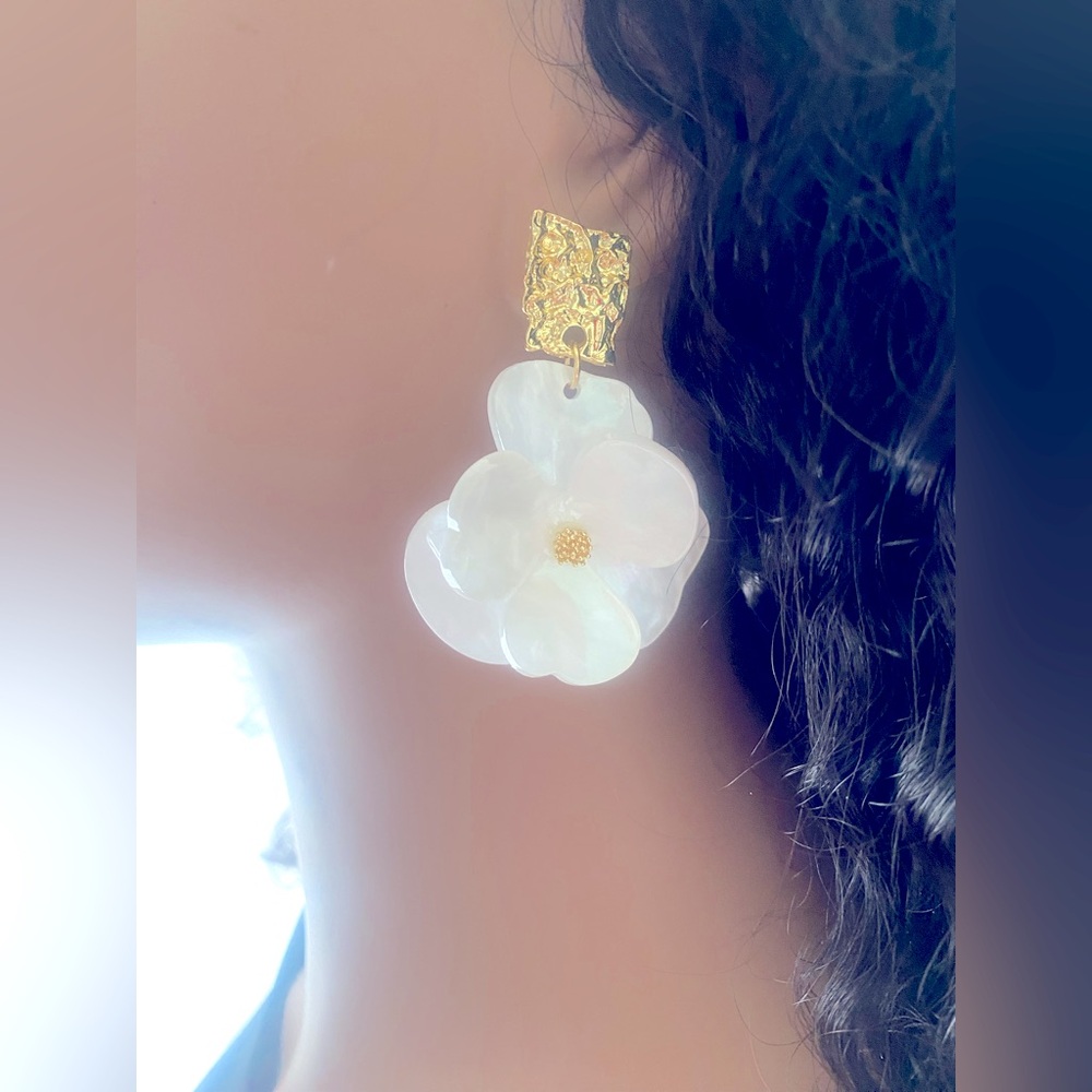 🌺10 items for $40- Elegant Flower Shape Metal Earrings - Picture 3 of 8
